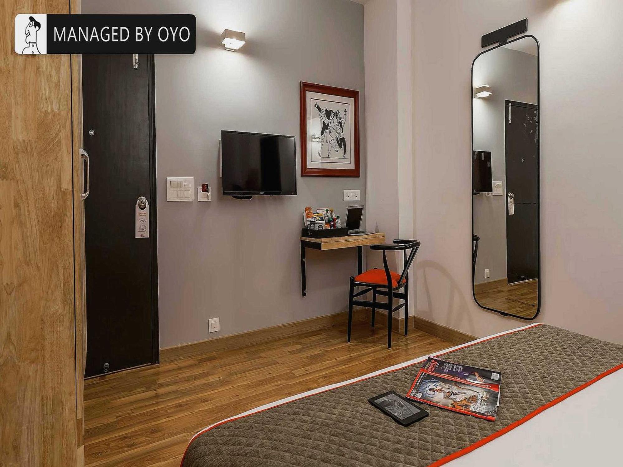 Hotel Gautam Residency New Delhi Bagian luar foto