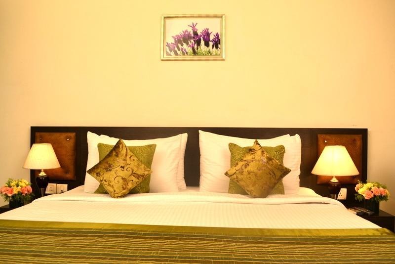 Hotel Gautam Residency New Delhi Bagian luar foto