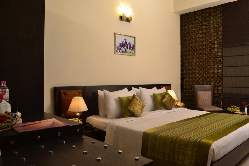 Hotel Gautam Residency New Delhi Bagian luar foto